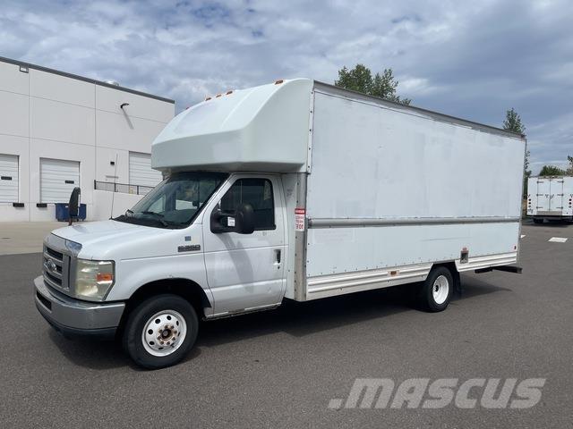 Ford E-350 Sunkvežimiai su dengtu kėbulu
