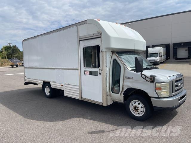 Ford E-350 Sunkvežimiai su dengtu kėbulu