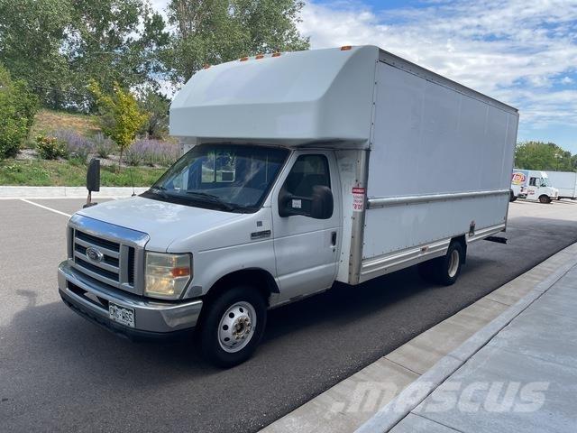 Ford E-350 Sunkvežimiai su dengtu kėbulu