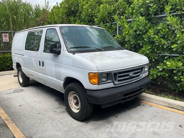 Ford E-350 Krovininiai furgonai