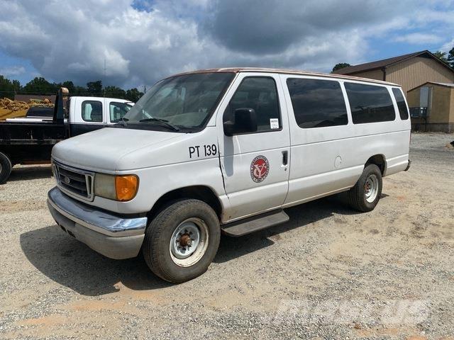 Ford E-350 Lengvieji automobiliai