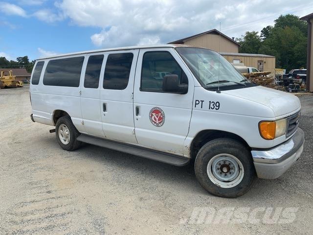 Ford E-350 Lengvieji automobiliai