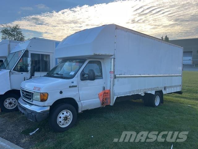 Ford E-350 Sunkvežimiai su dengtu kėbulu