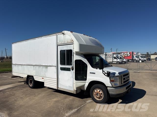 Ford E-350 Sunkvežimiai su dengtu kėbulu