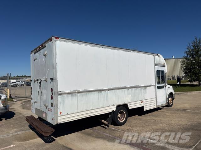 Ford E-350 Sunkvežimiai su dengtu kėbulu