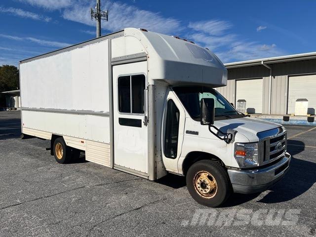 Ford E-350 Sunkvežimiai su dengtu kėbulu