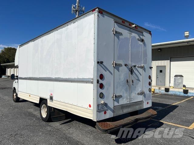 Ford E-350 Sunkvežimiai su dengtu kėbulu