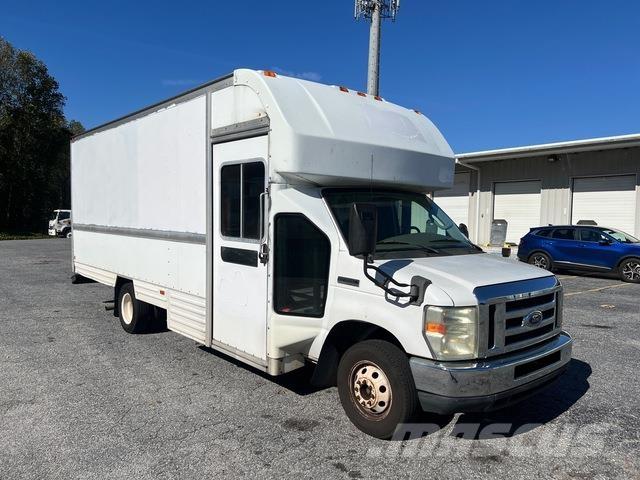 Ford E-350 Sunkvežimiai su dengtu kėbulu