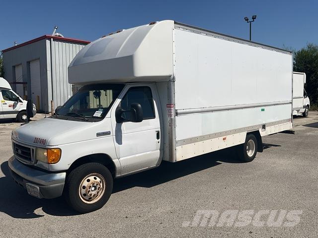 Ford E-350 Sunkvežimiai su dengtu kėbulu