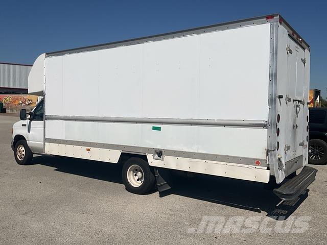 Ford E-350 Sunkvežimiai su dengtu kėbulu