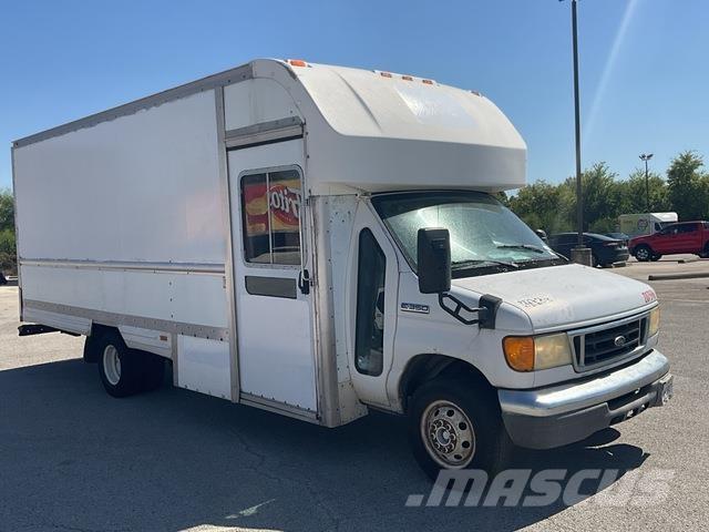 Ford E-350 Sunkvežimiai su dengtu kėbulu