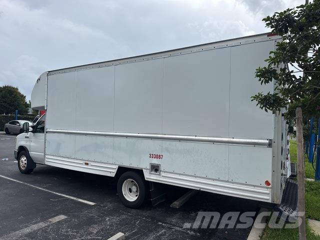 Ford E-350 Sunkvežimiai su dengtu kėbulu