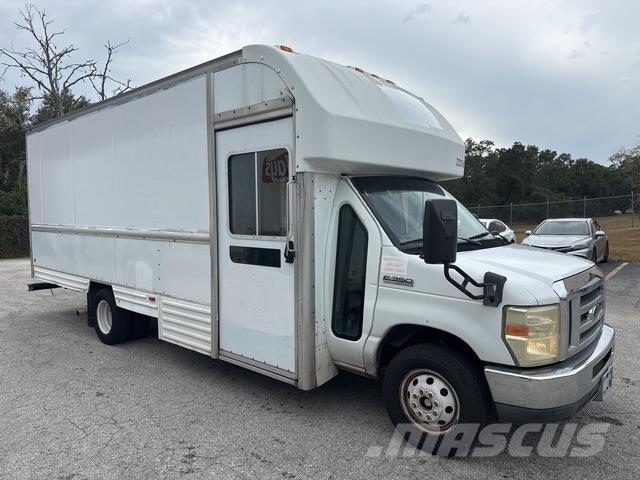 Ford E-350 Sunkvežimiai su dengtu kėbulu