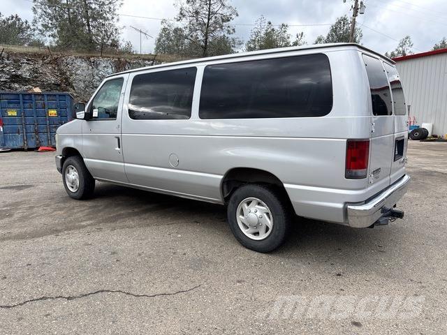 Ford E-350 Lengvieji automobiliai