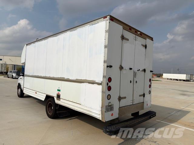 Ford E-350 Sunkvežimiai su dengtu kėbulu