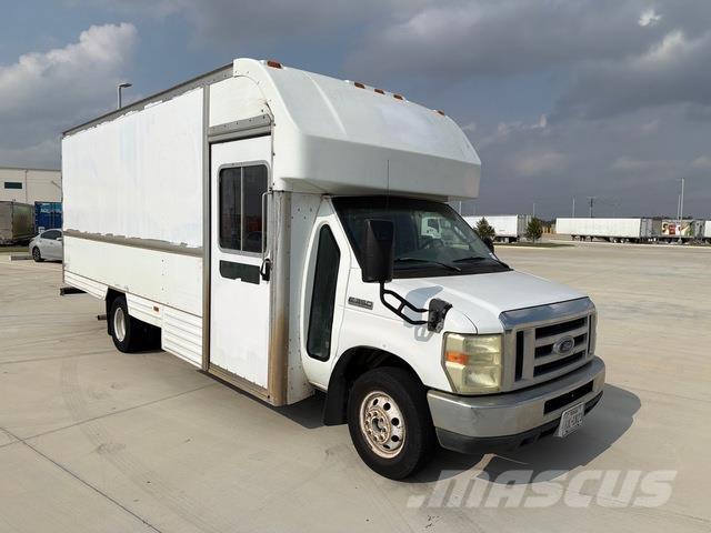 Ford E-350 Sunkvežimiai su dengtu kėbulu