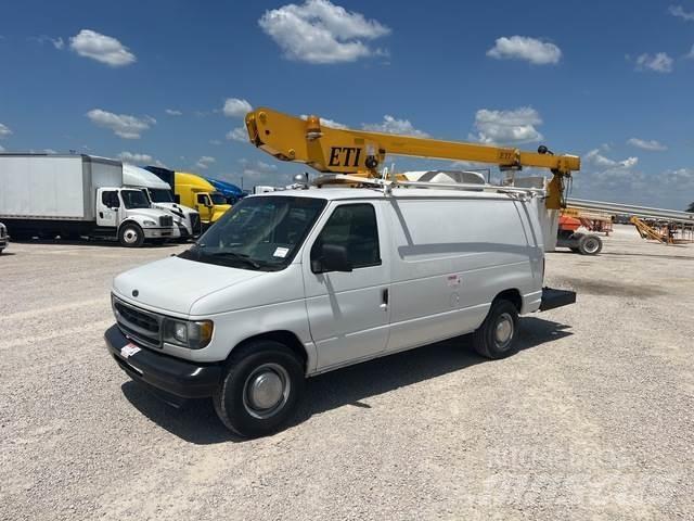 Ford E350 Sunkvežimiai su dengtu kėbulu