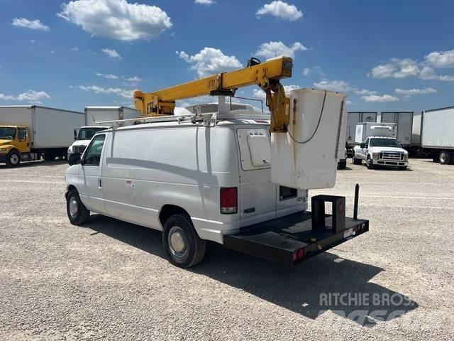 Ford E350 Sunkvežimiai su dengtu kėbulu