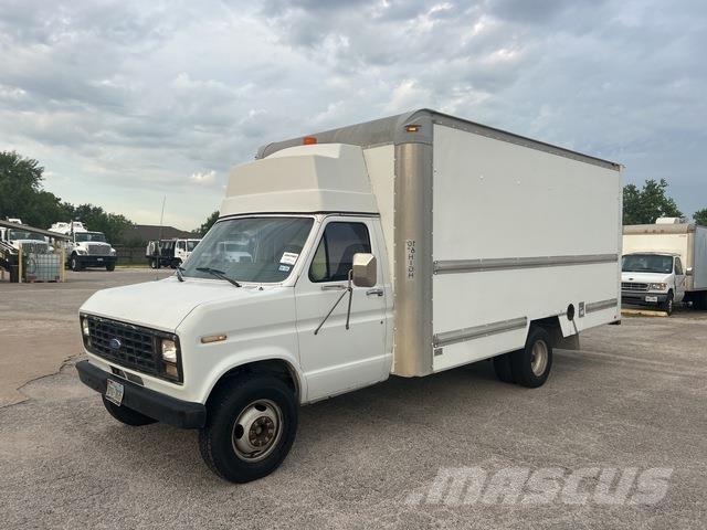 Ford E350 Sunkvežimiai su dengtu kėbulu