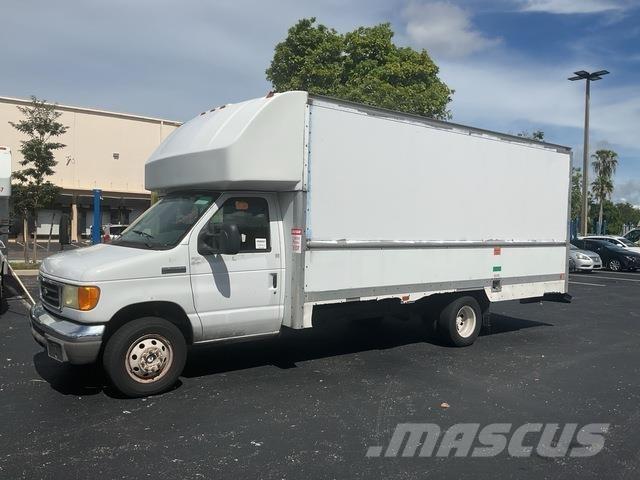 Ford E350 Sunkvežimiai su dengtu kėbulu