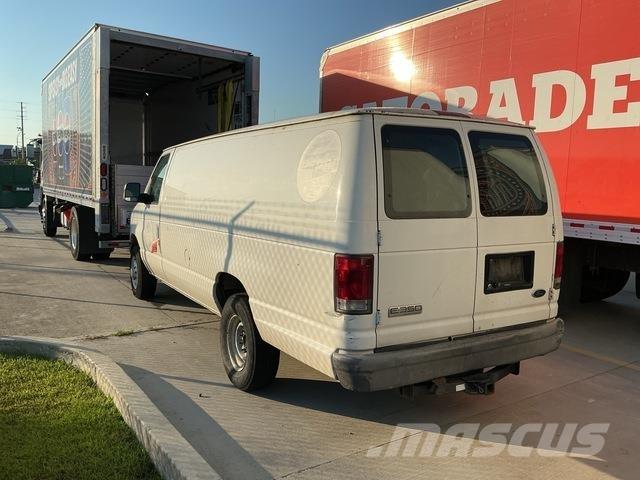 Ford E350 Sunkvežimiai su dengtu kėbulu