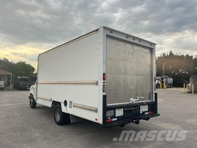 Ford E350 Sunkvežimiai su dengtu kėbulu