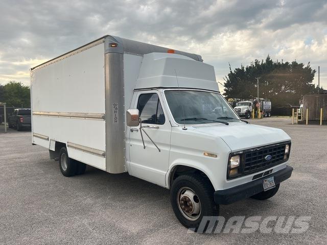Ford E350 Sunkvežimiai su dengtu kėbulu