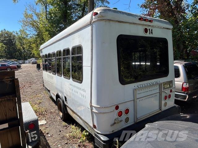 Ford E450 Lengvieji automobiliai