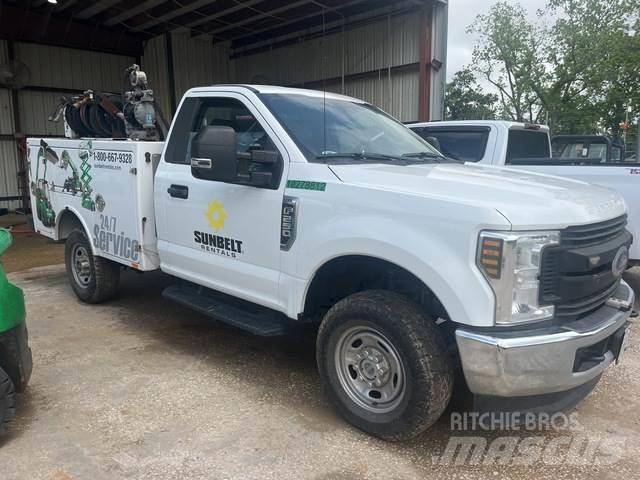 Ford F-250 Statyba - Kita