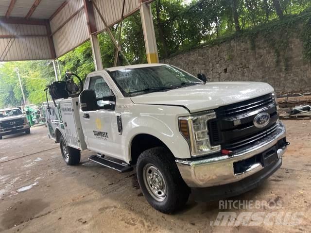 Ford F-250 Pikapai / Bortiniai sunkvežimiai