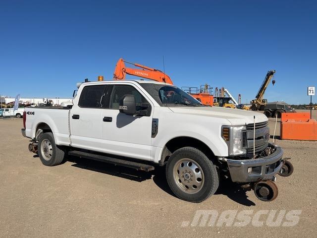 Ford F-250 Pikapai / Bortiniai sunkvežimiai