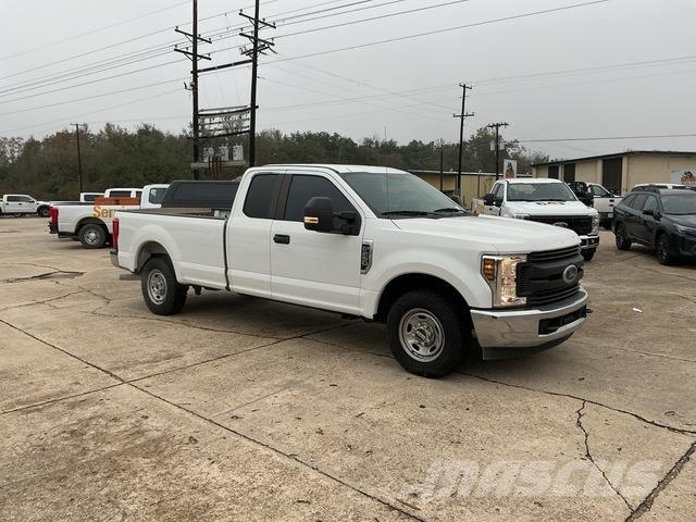 Ford F-250 Pikapai / Bortiniai sunkvežimiai