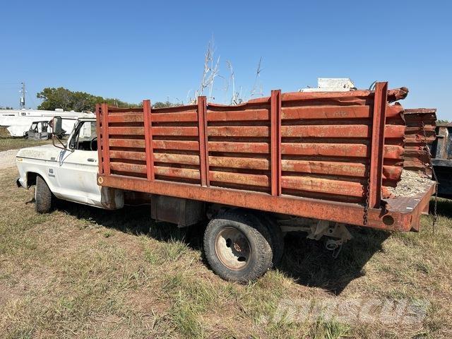 Ford F-350 Savivarčių priekabų vilkikai