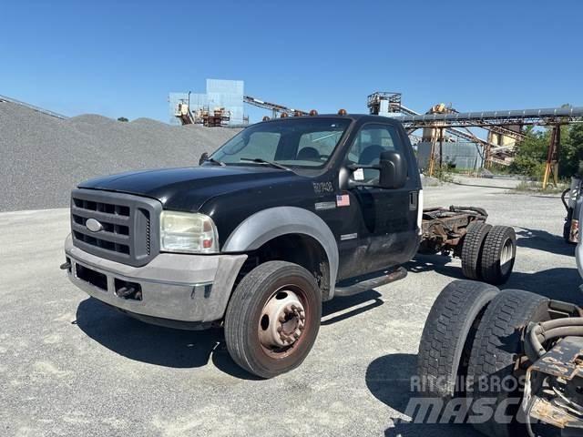 Ford F-450 Kabinos ir salonai