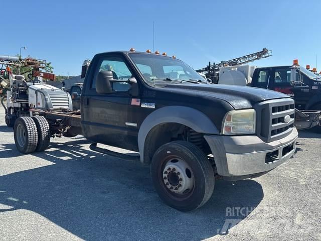 Ford F-450 Kabinos ir salonai