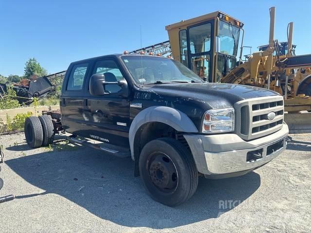 Ford F-450 Kabinos ir salonai
