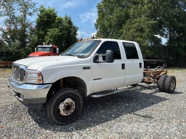 Ford F-450 Kabinos ir salonai