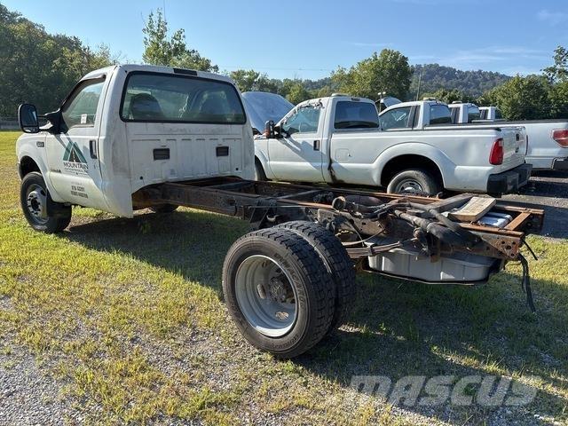 Ford F-450 Kabinos ir salonai