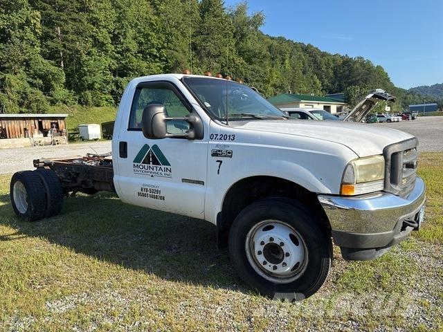 Ford F-450 Kabinos ir salonai