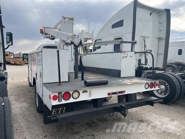 Ford F-450 Ant vilkikų montuojamos kėlimo platformos