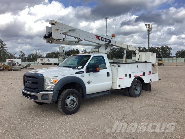 Ford F-550 Ant vilkikų montuojamos kėlimo platformos
