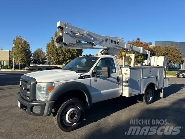 Ford F-550 Ant vilkikų montuojamos kėlimo platformos