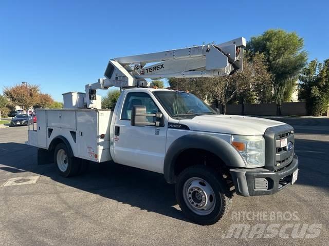 Ford F-550 Ant vilkikų montuojamos kėlimo platformos