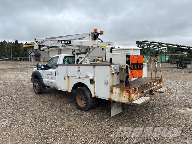 Ford F-550 Ant vilkikų montuojamos kėlimo platformos