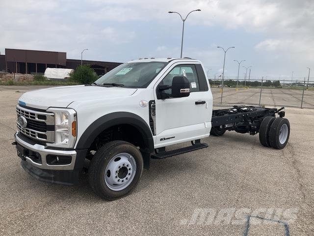 Ford F-550 Kabinos ir salonai