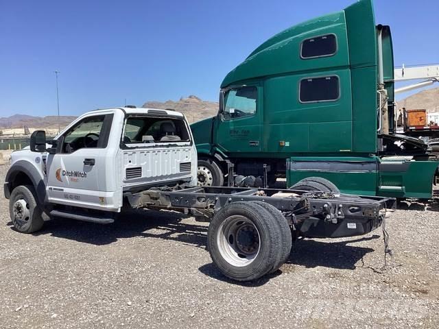 Ford F-550 Kabinos ir salonai