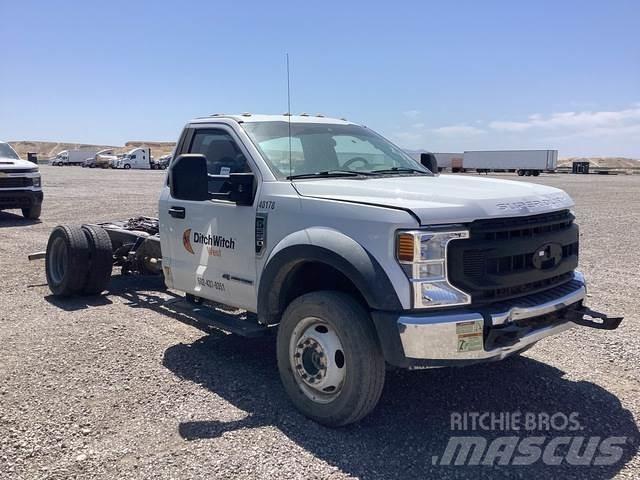 Ford F-550 Kabinos ir salonai