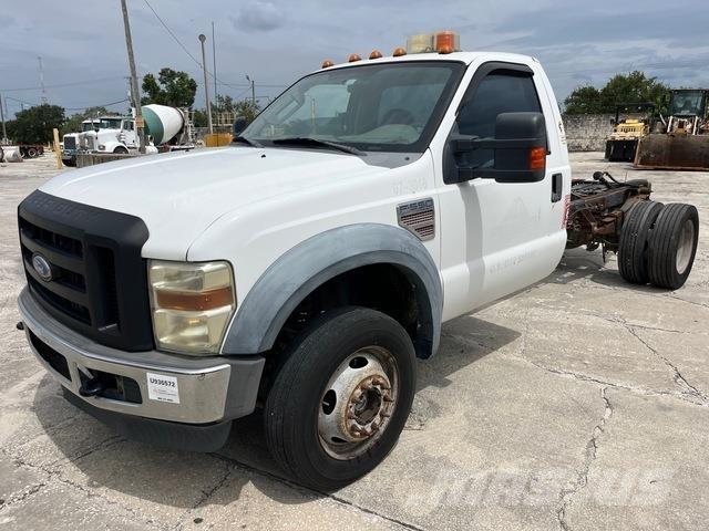 Ford F-550 Kabinos ir salonai