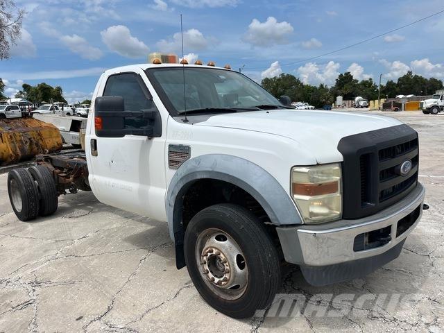 Ford F-550 Kabinos ir salonai