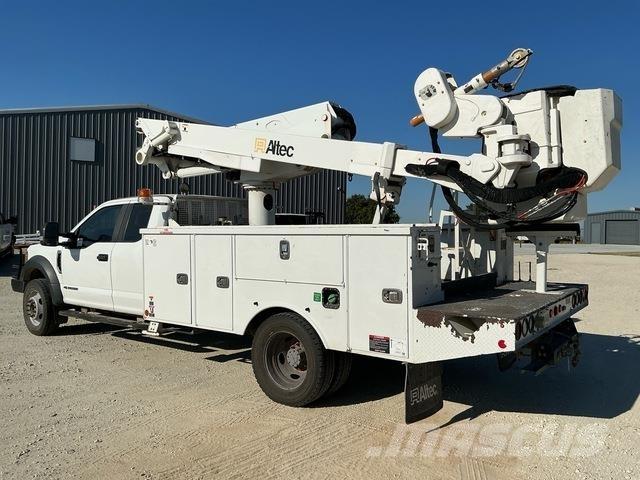 Ford F-550 Ant vilkikų montuojamos kėlimo platformos